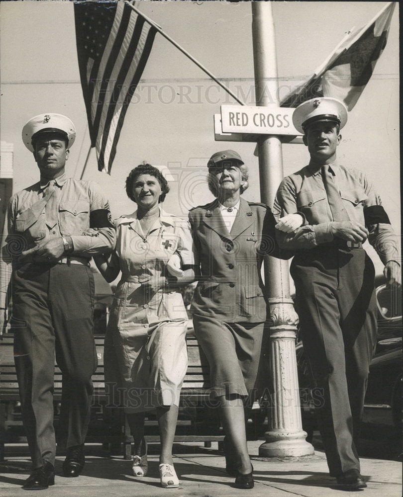 1948 Press Photo U.S. Marine Red Cross - Historic Images