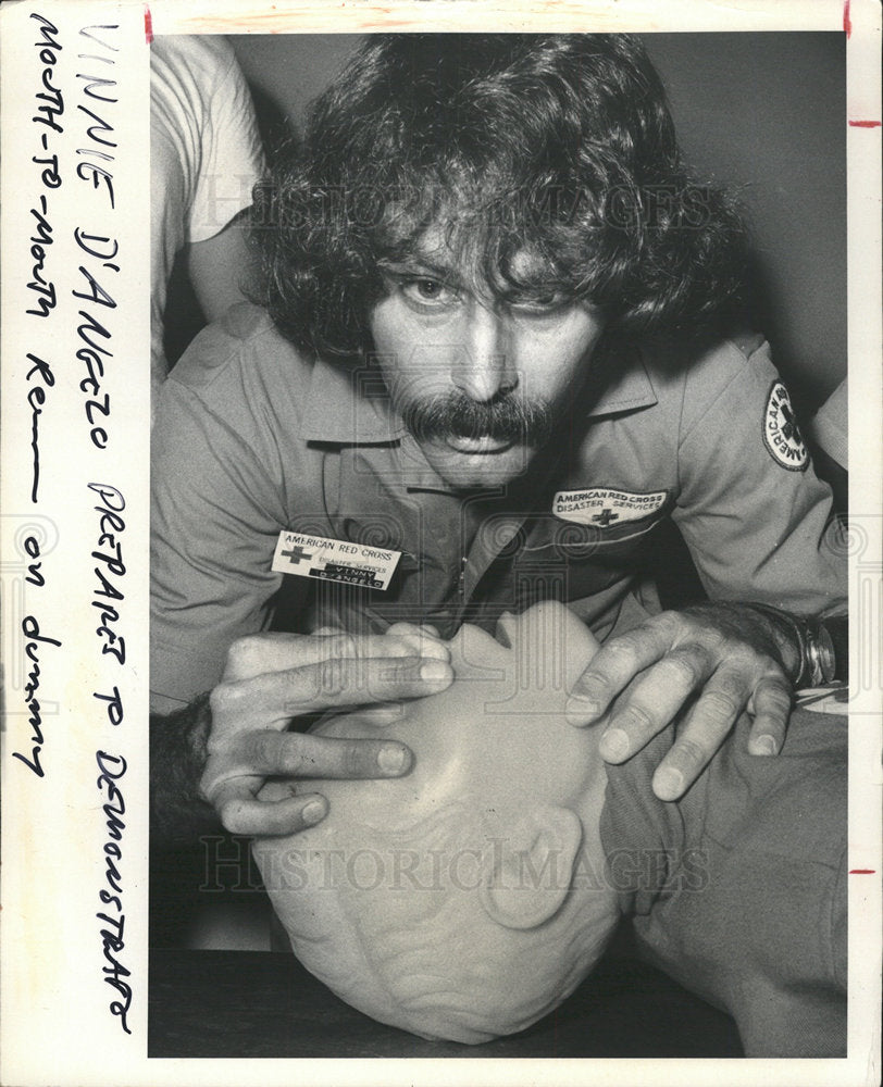 1976 Press Photo Red Cross Volunteer Vinny DAngelo Life - Historic Images