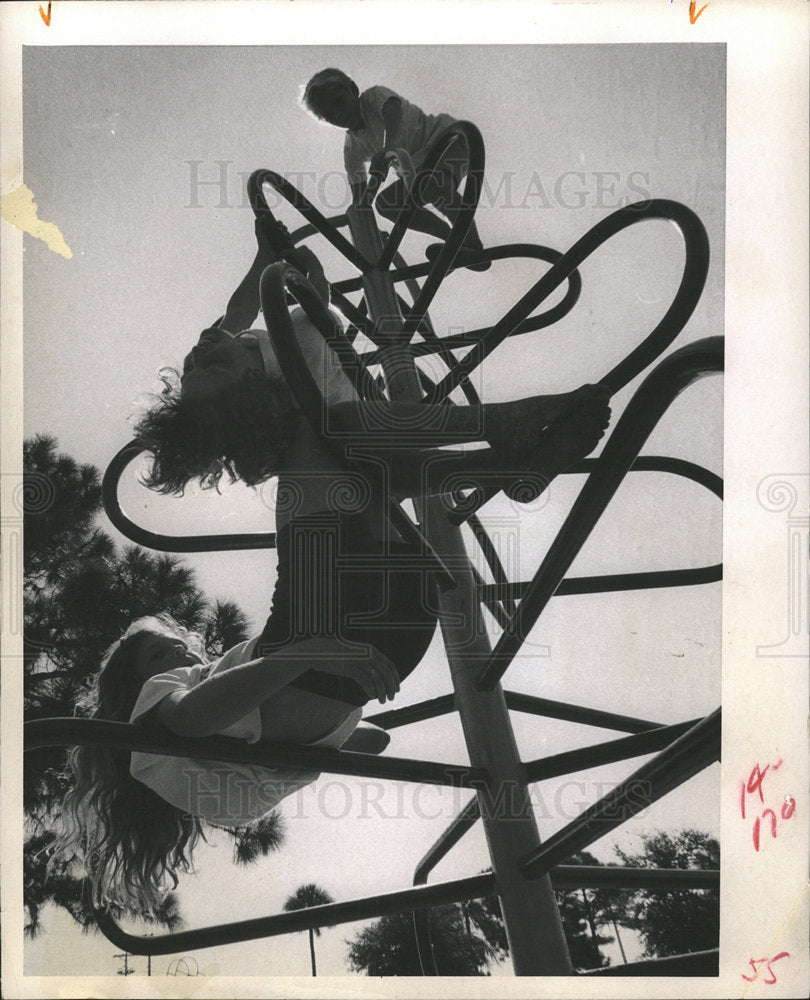 1963 Press Photo Azalea youth center Monkey Bar Agile - Historic Images