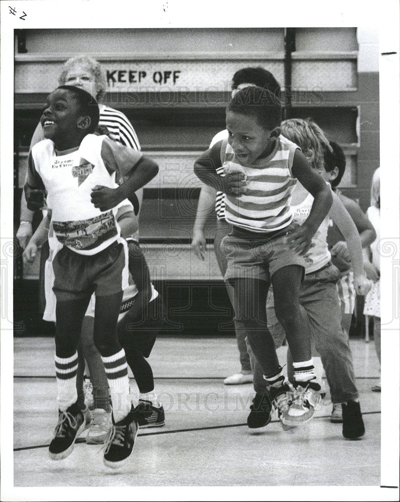 1989 Press Photo Children jumped preschool Olympics - Historic Images