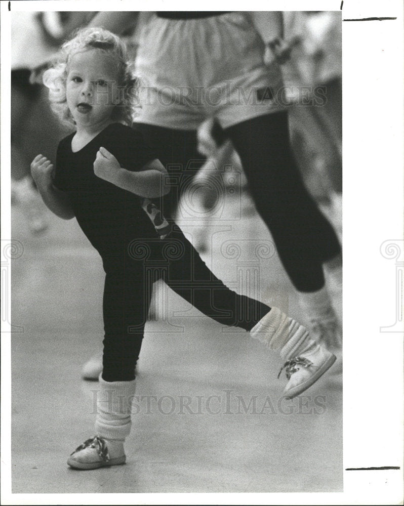 1989 Press Photo Thanksgiving Day Tuff turkey people - Historic Images