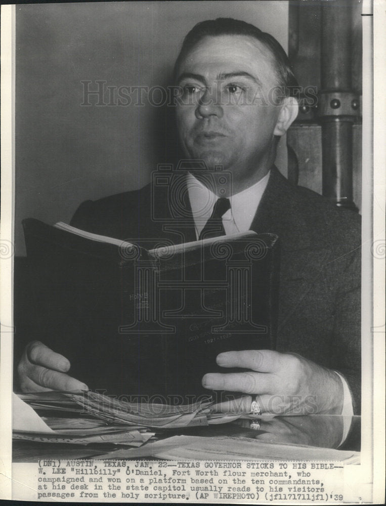 1969 Press Photo Bible &  W. Lee "Hillbilly" O'Daniel - Historic Images
