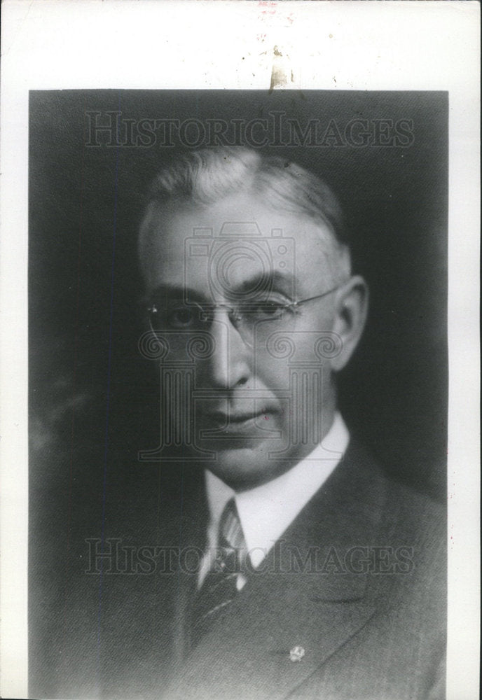 1941 Press Photo Richard Osenbaugh Suit Balck White - Historic Images