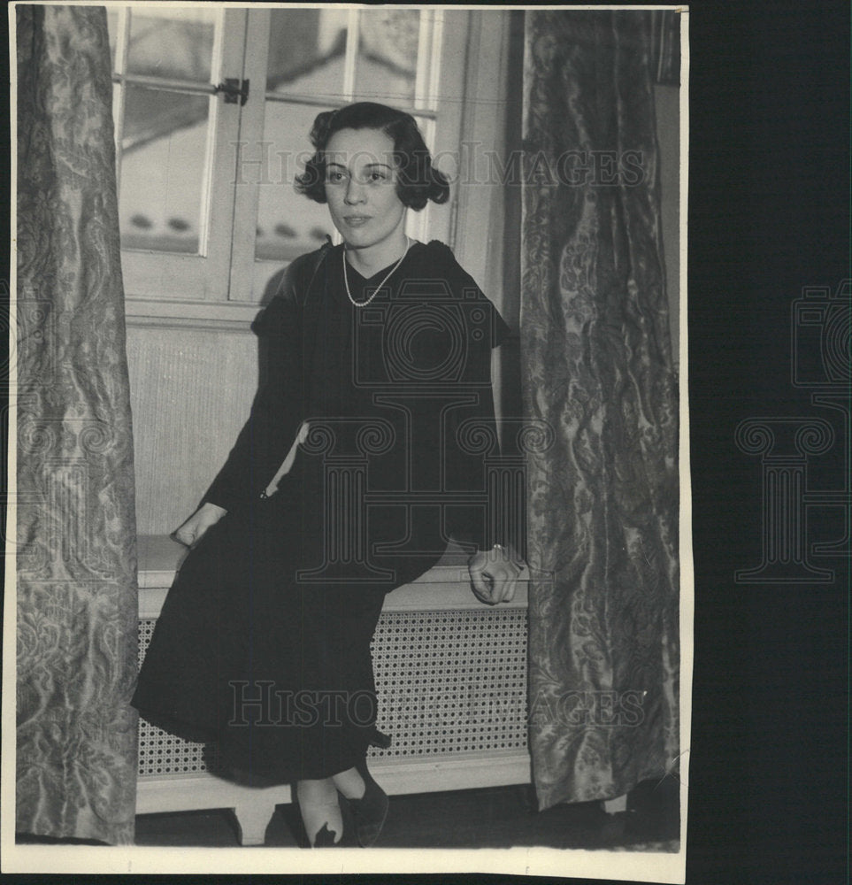 1934 Press Photo Mrs Vaughn Pierce young matron visits - Historic Images