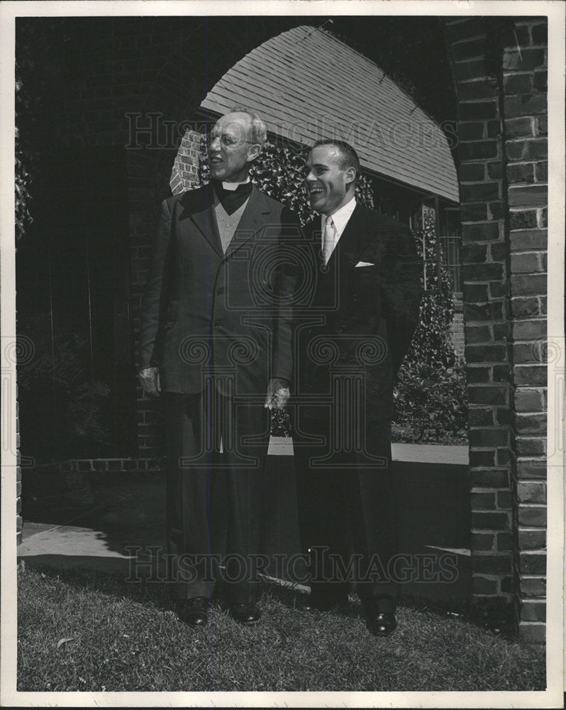 1952 Press Photo REV. PAUL ROBERTS ST. JOHN'S CATHEDRAL - Historic Images