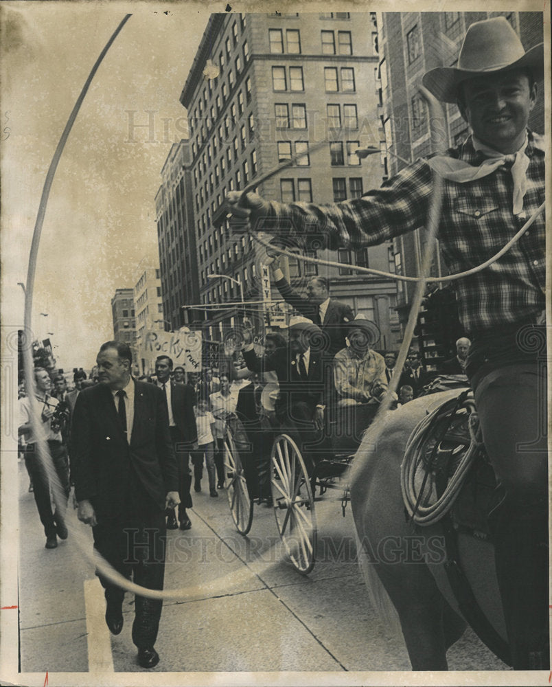 1968 Press Photo Nelson RockefellerNew York Buggy Ross - Historic Images