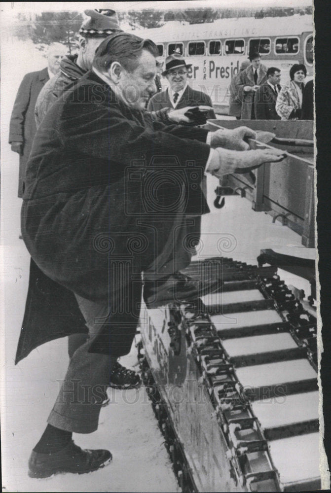 1964 Press Photo Nelson Rockefeller Governor New York - Historic Images