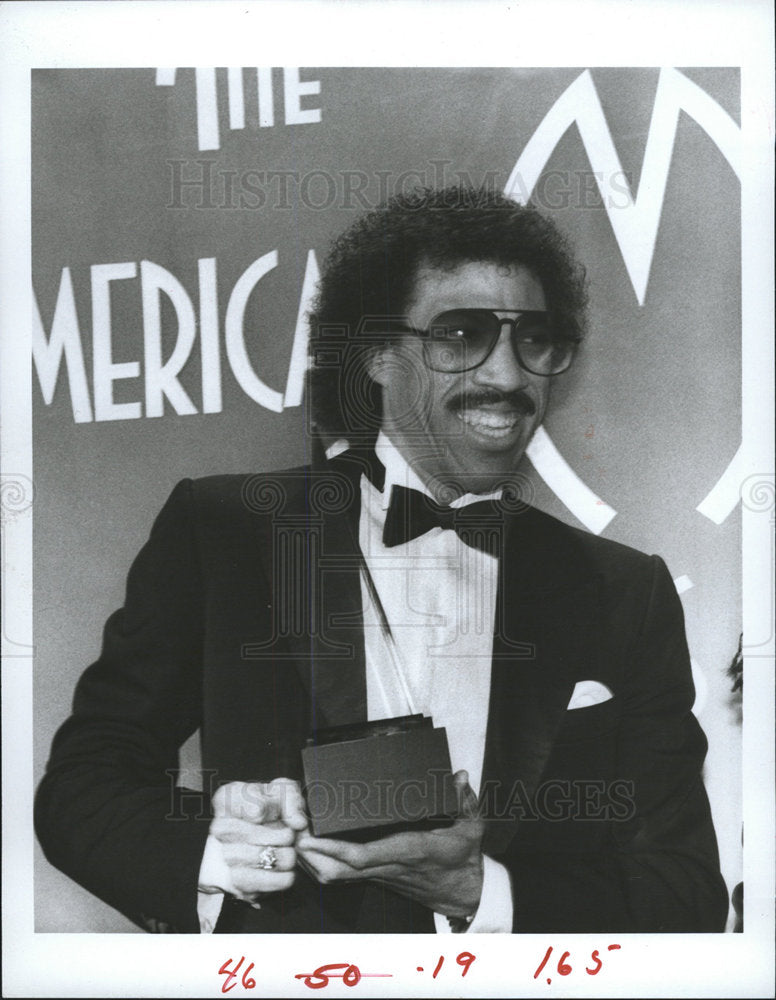 1984 Press Photo Lionel Richie Musician songwriter sing - Historic Images