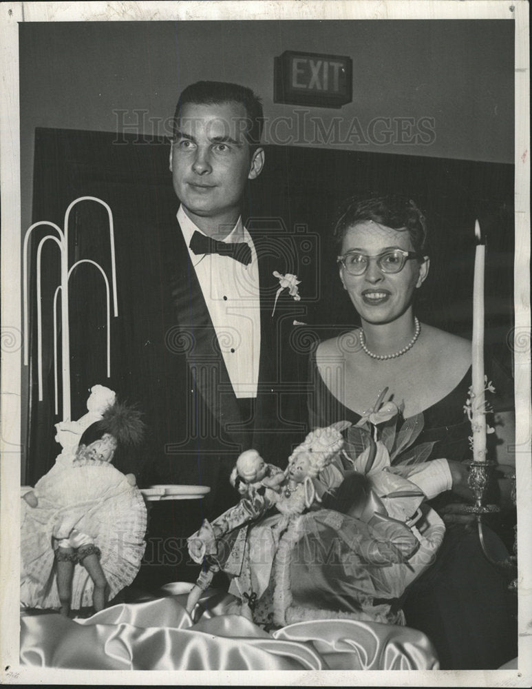 1953 Press Photo Dr. and Mrs. John W. Doss - Historic Images