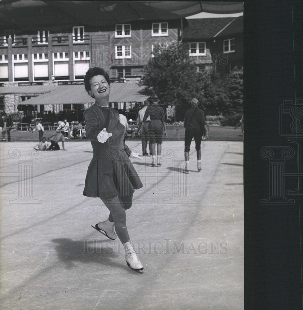 1960 Press Photo Mary Louise Riede Skater Michigan - Historic Images