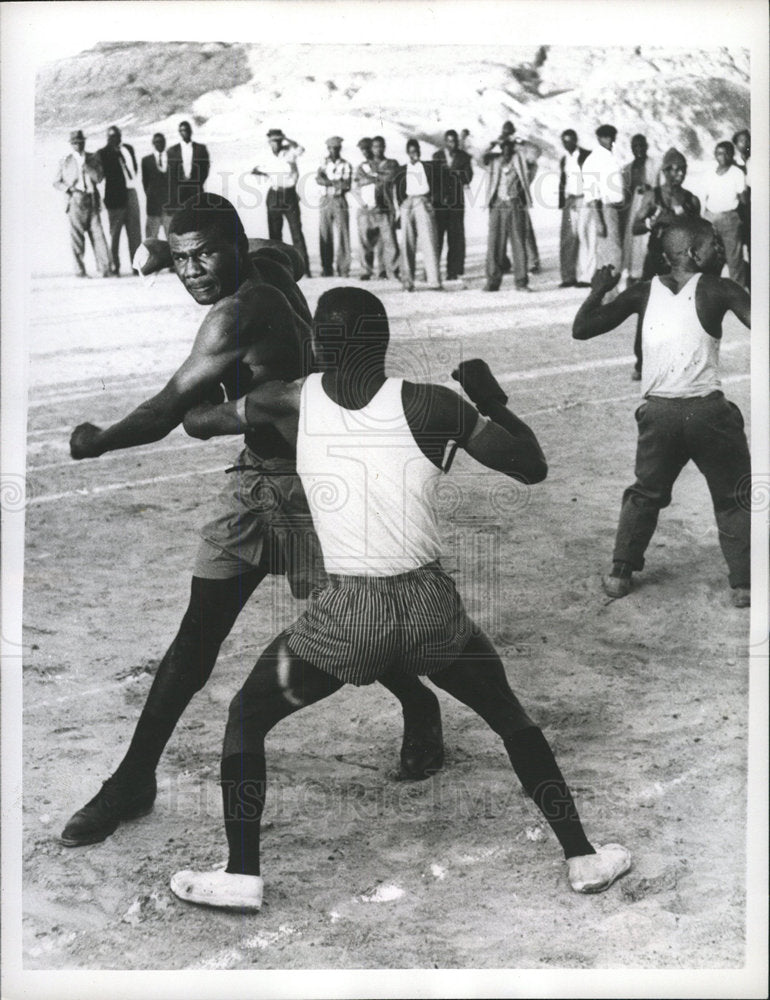 Press Photo South African Fist Fighters Johannesburg - Historic Images