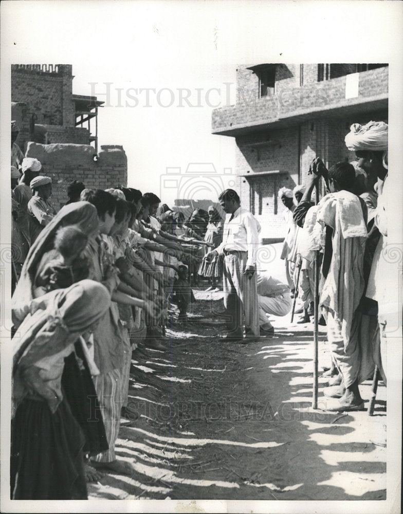 1956 Press Photo Unicef Health Aid Sachakhera India - Historic Images