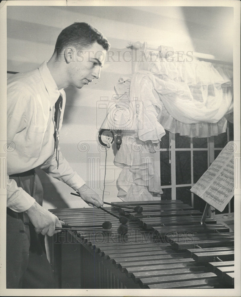 1949 Press Photo Nick plays both marimba and the piano - Historic Images