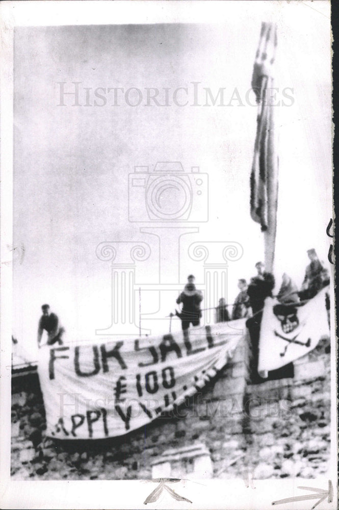 1963 Press Photo White Tower London Rag Week Student - Historic Images