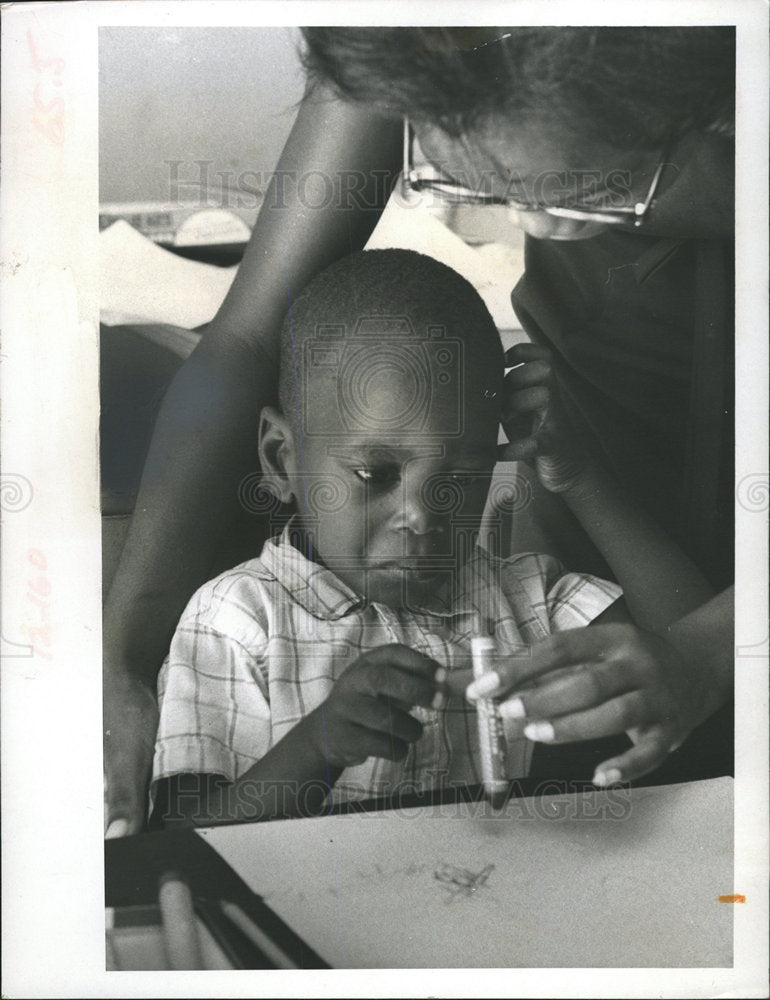 1968 Press Photo Children learning at Youth Center. - Historic Images