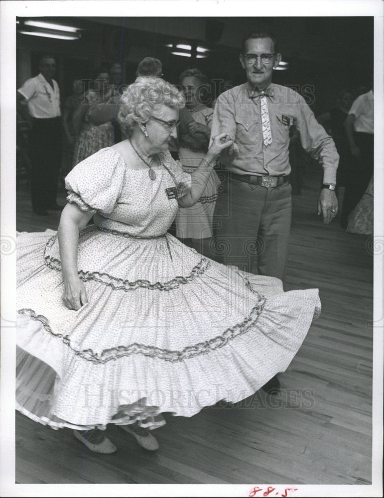 1963 Press Photo Harry Cappock Square Dancing Chicago - Historic Images