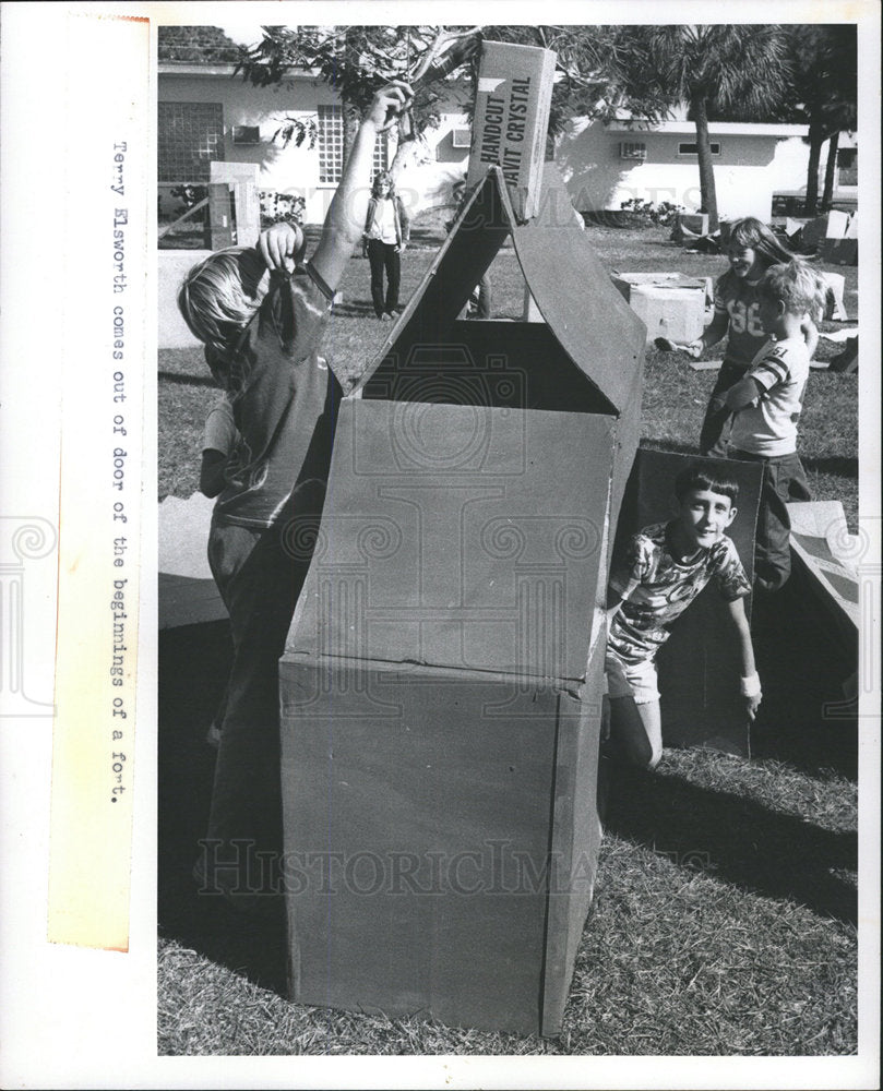 1975Press Photo Children at recreations in youth center - Historic Images