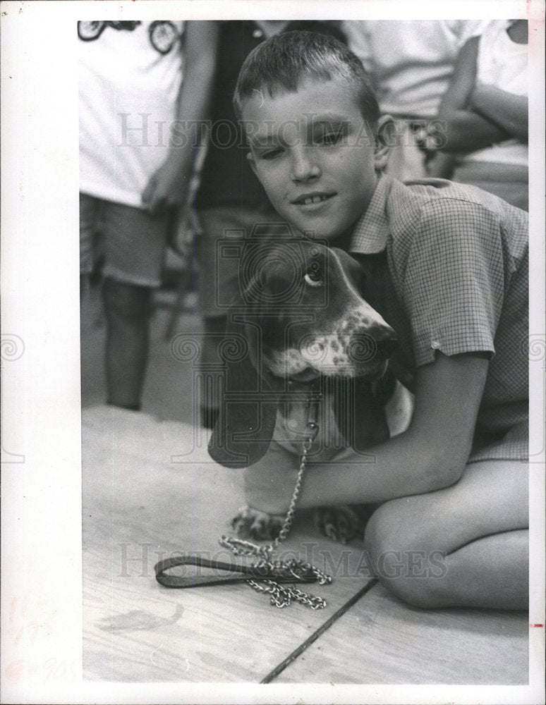 1969 Press Photo Jon Angerneir basset hound mournful - Historic Images