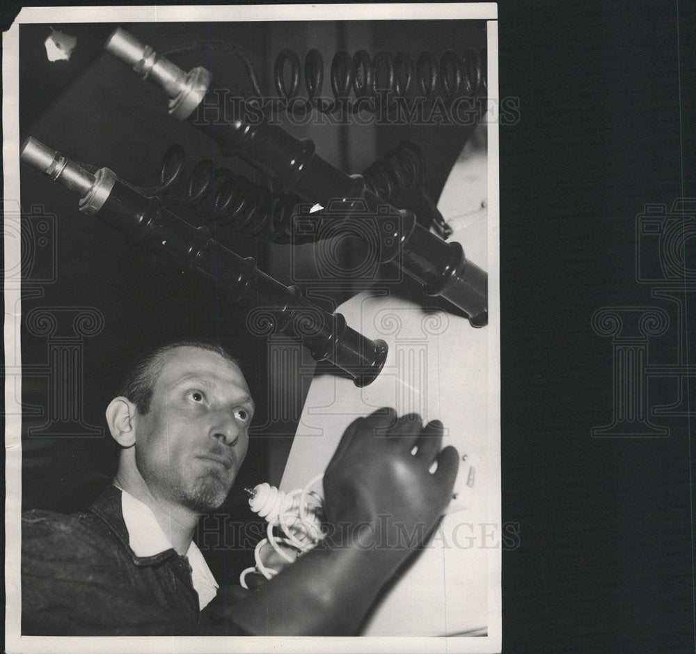 1936 Press Photo Harry May Death Ray Machine Fair Prof - Historic Images