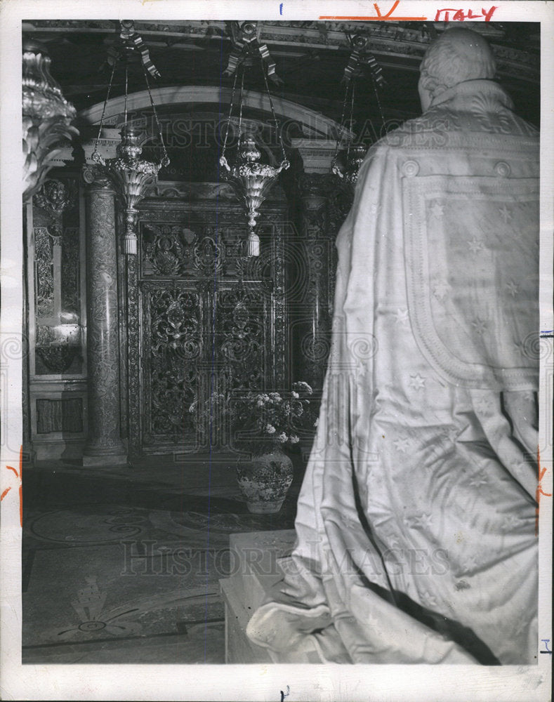 19646 Press Photo Roman Catholic Church Gilded Bronze - Historic Images