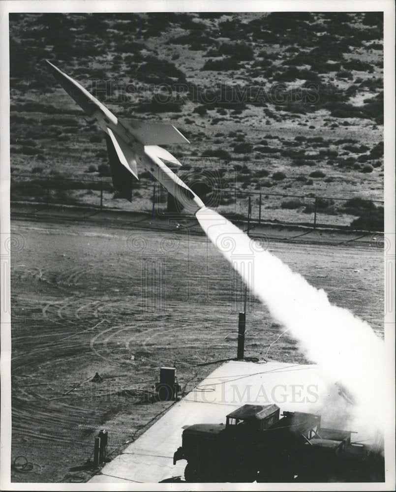 1960 Press Photo Weapon design use general troop field - Historic Images