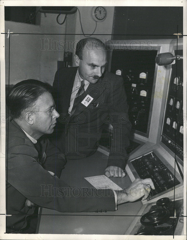 1945 Press Photo Atom Smasher Cyclotron Control Panel - Historic Images