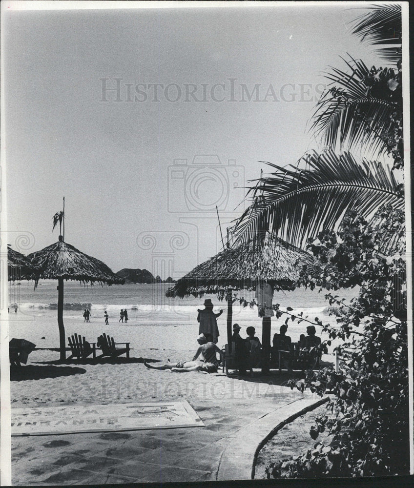 1983 Press Photo Mexico Cities Ixtapa Hut Sand - Historic Images