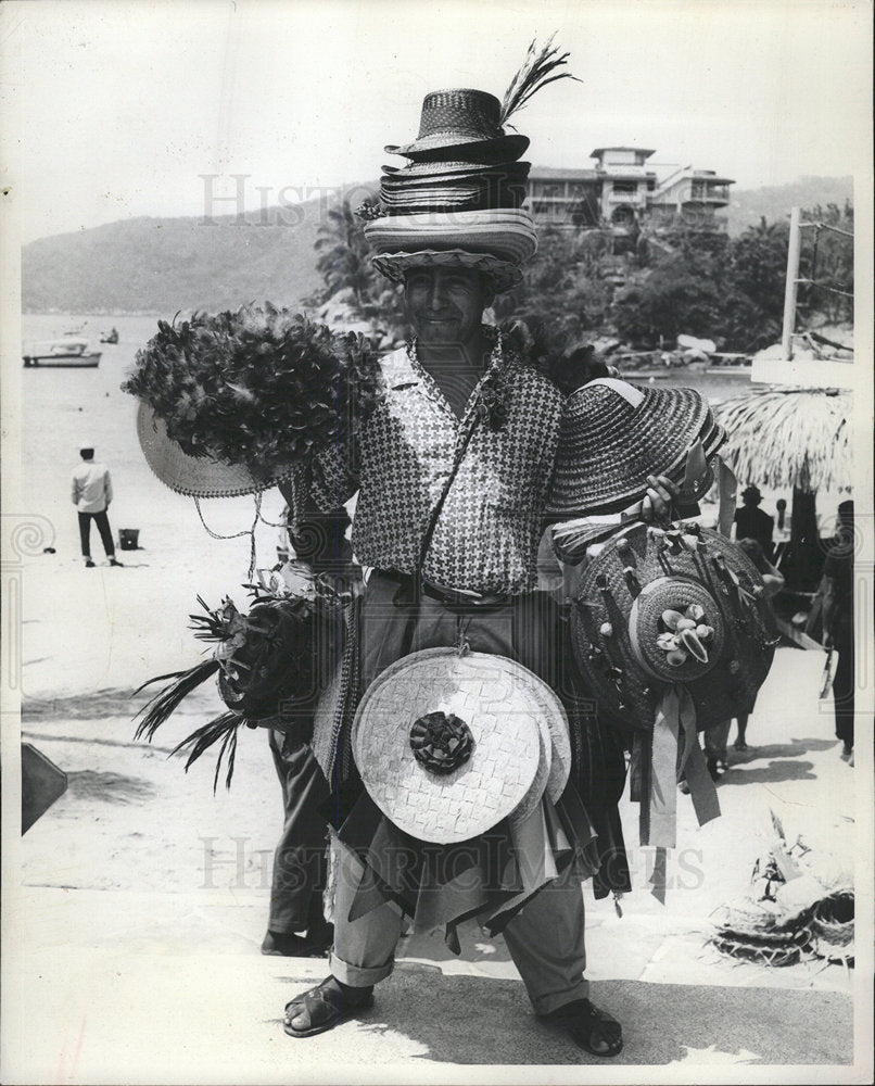 1966 Press Photo Acapulco beaches salesman peddles pose - Historic Images