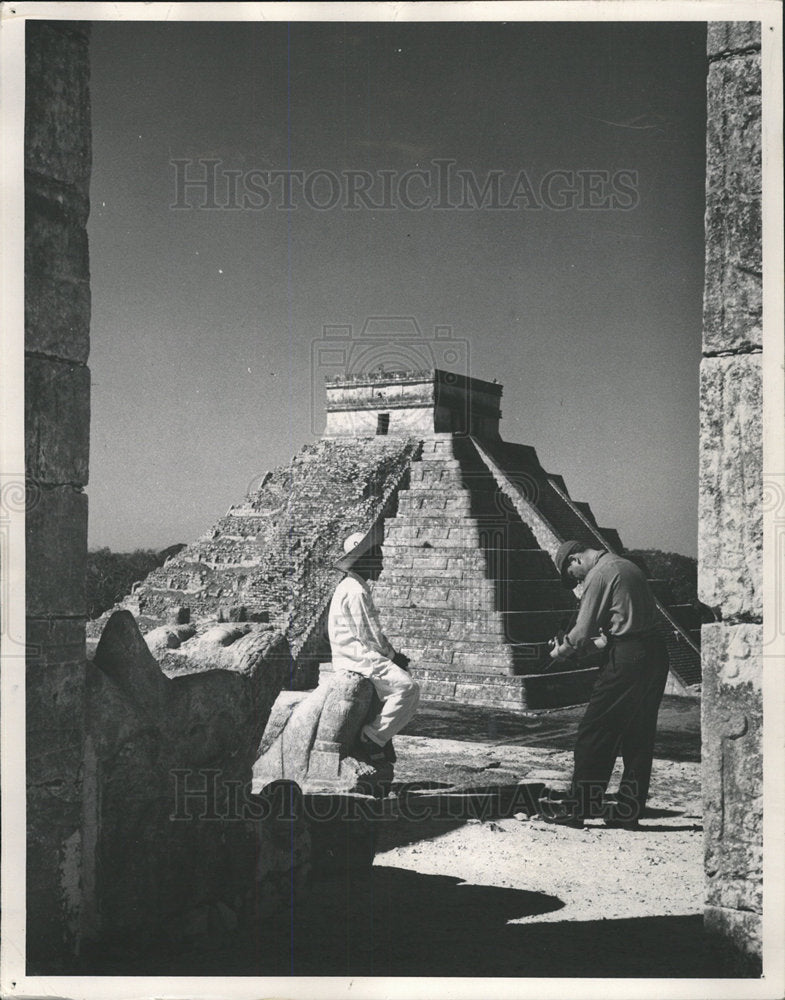 1951 Press Photo Yucatan Mexico Mayan Chechen Structure - Historic Images