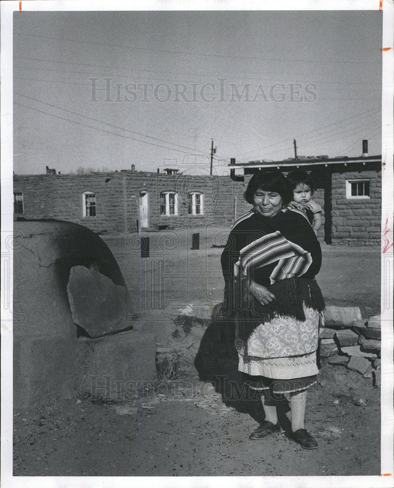 1957 Press Photo Lulu Hattie Shalako baking Pueblo - Historic Images