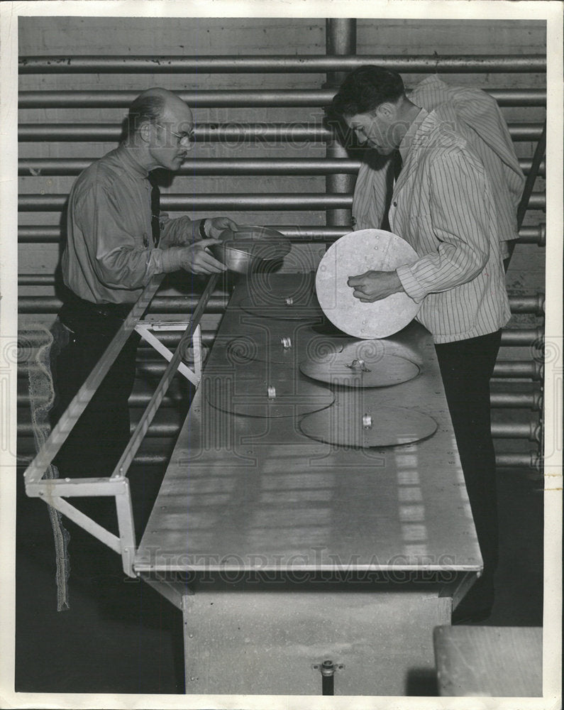1939 Press Photo FL Mason Burcher steam table plates - Historic Images