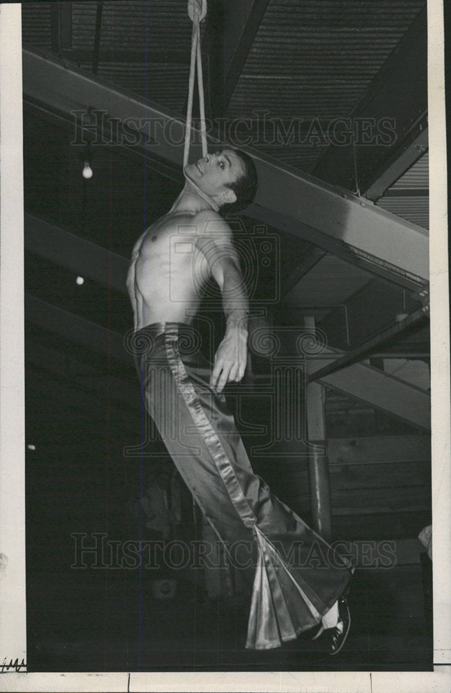 1947 Press Photo Gregoresko Dunn Brothers Circus - Historic Images