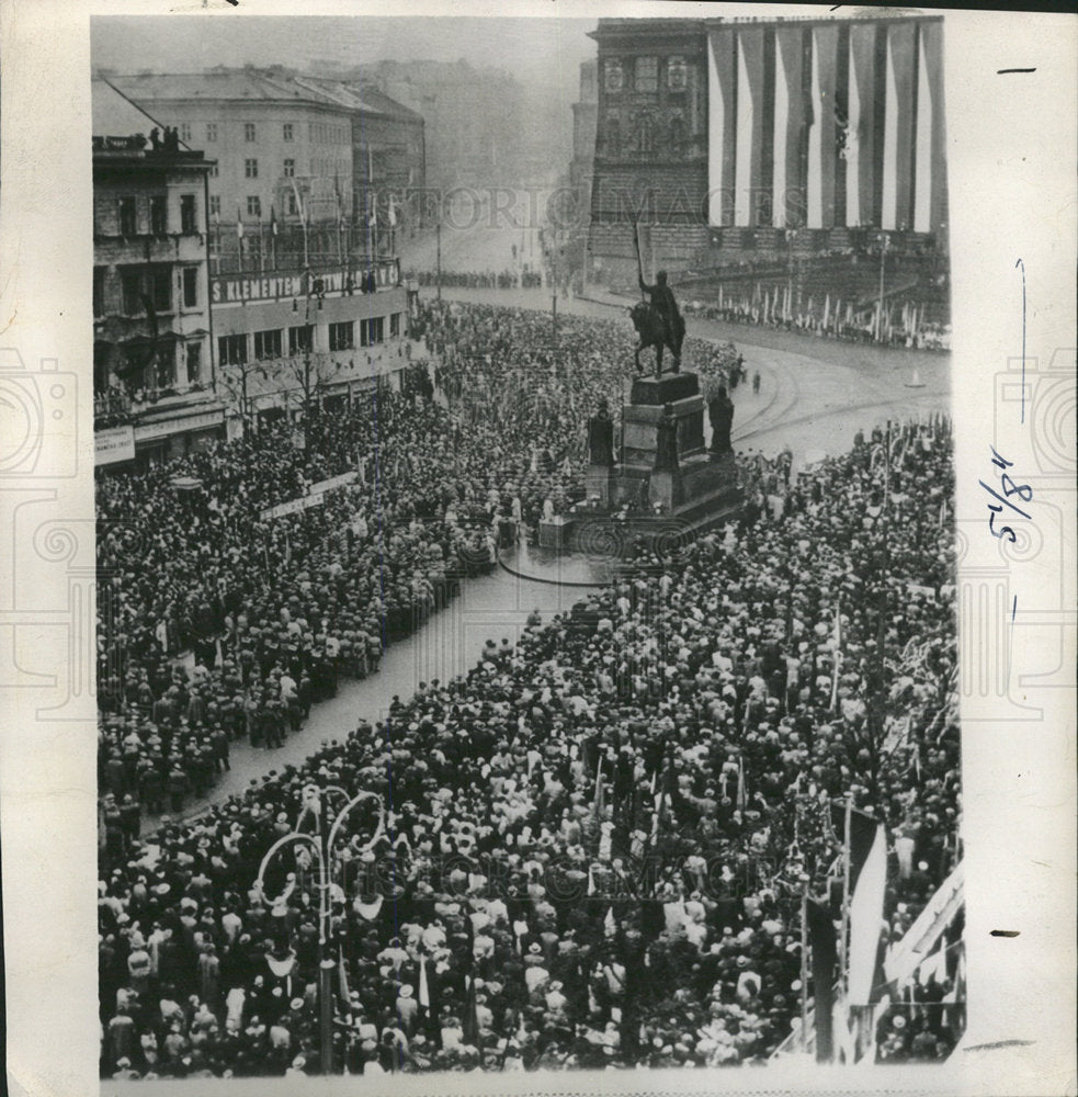 1948 Press Photo Czechoslovakia&#39;s independence citizens - Historic Images