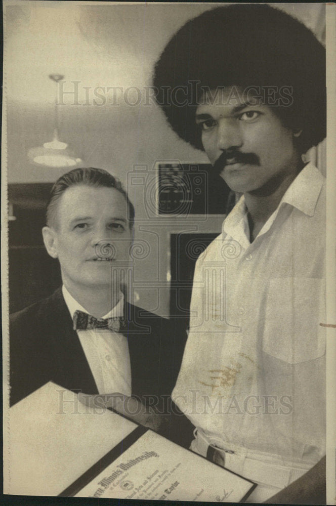 1972 Press Photo Federal Prisoner Receives Diploma - Historic Images