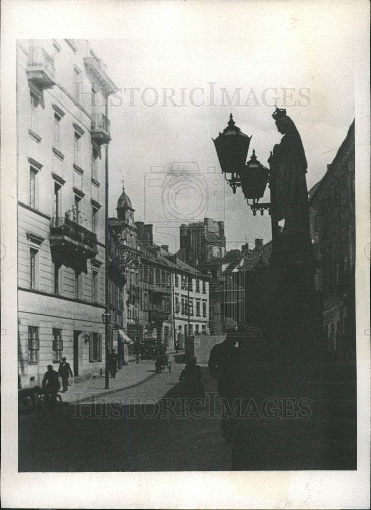 1947 Press Photo Lesson Warsaw Town Old Chruch Nazi - Historic Images