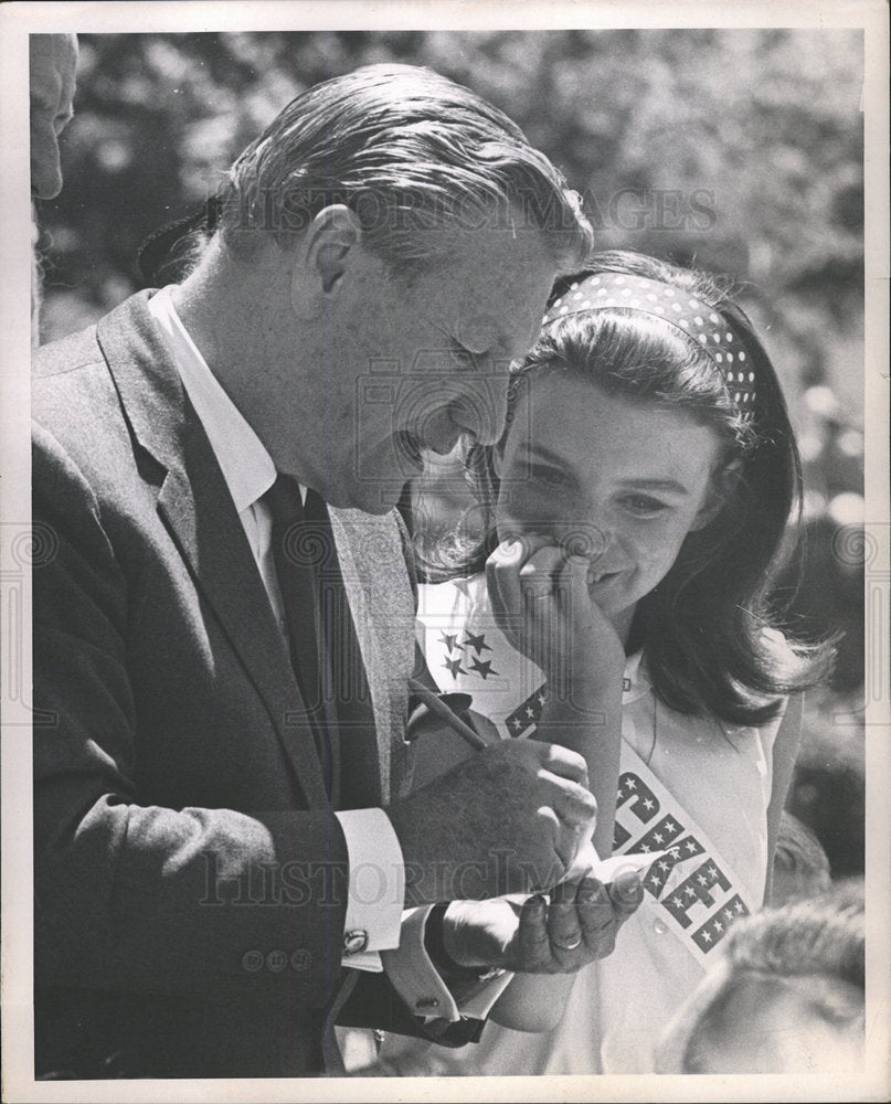 1968 Press Photo Rockefeller Nelson Marty Mc Garvey Des - Historic Images