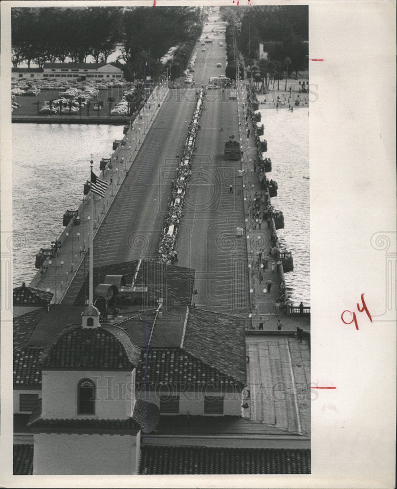 1962 Press Photo Municipal Pier picnic table event eats - Historic Images