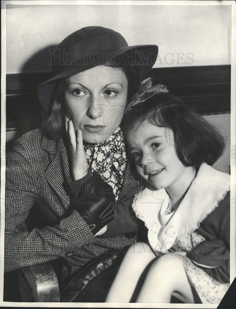 1934PressPhoto Mrs.Claire Moran and her daughter Angela - Historic Images