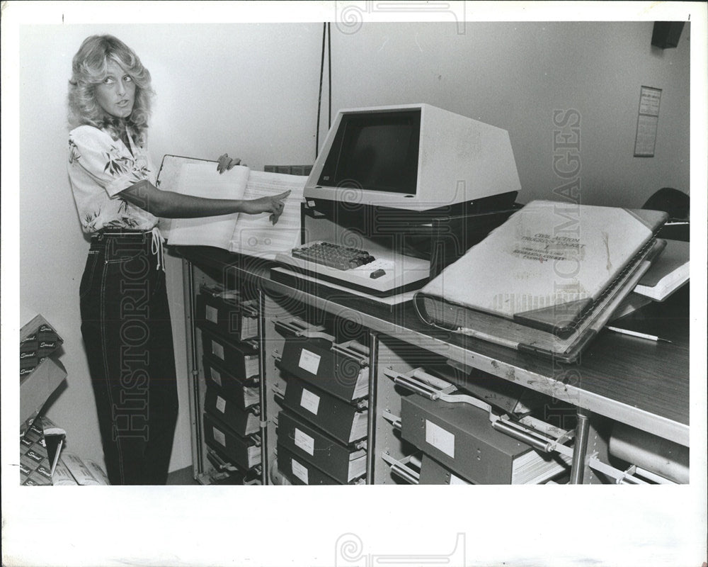 1982 Press Photo Sherrie Manuel supervisor County Court - Historic Images