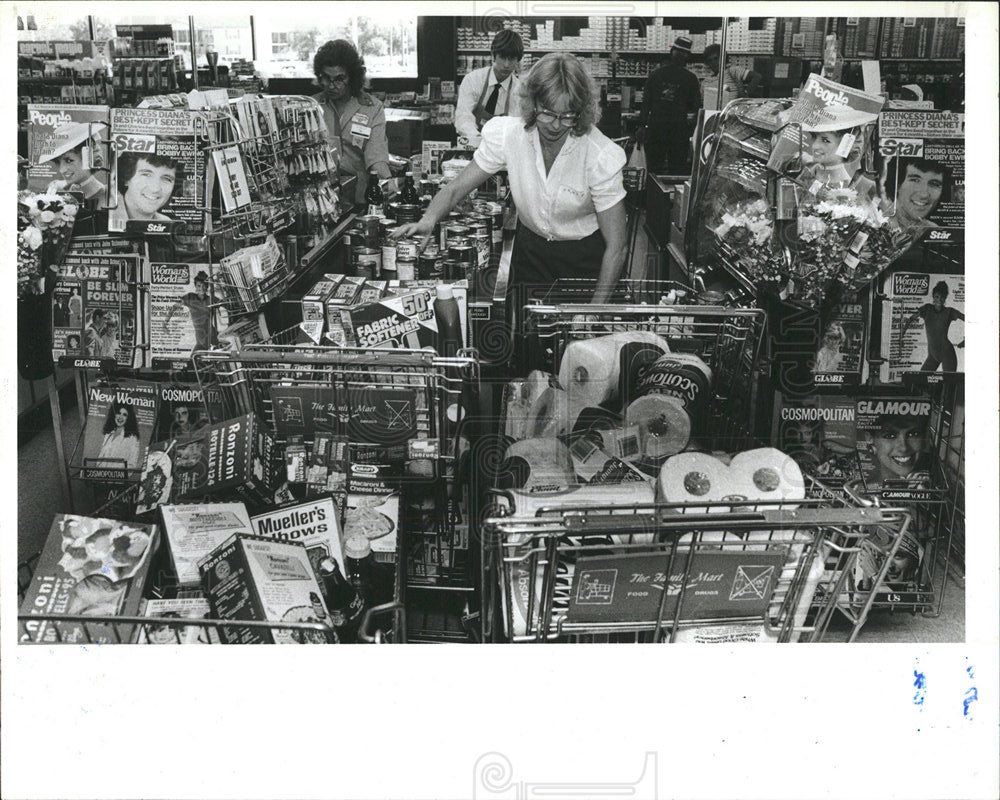 1985 Press Photo Seven Spring Pam Tulley seven Shopping - Historic Images