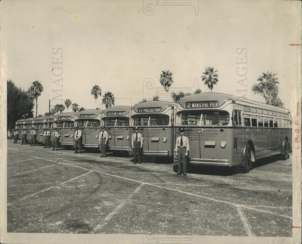 1947 Press Photo transit buses Lang Field parking lot - Historic Images