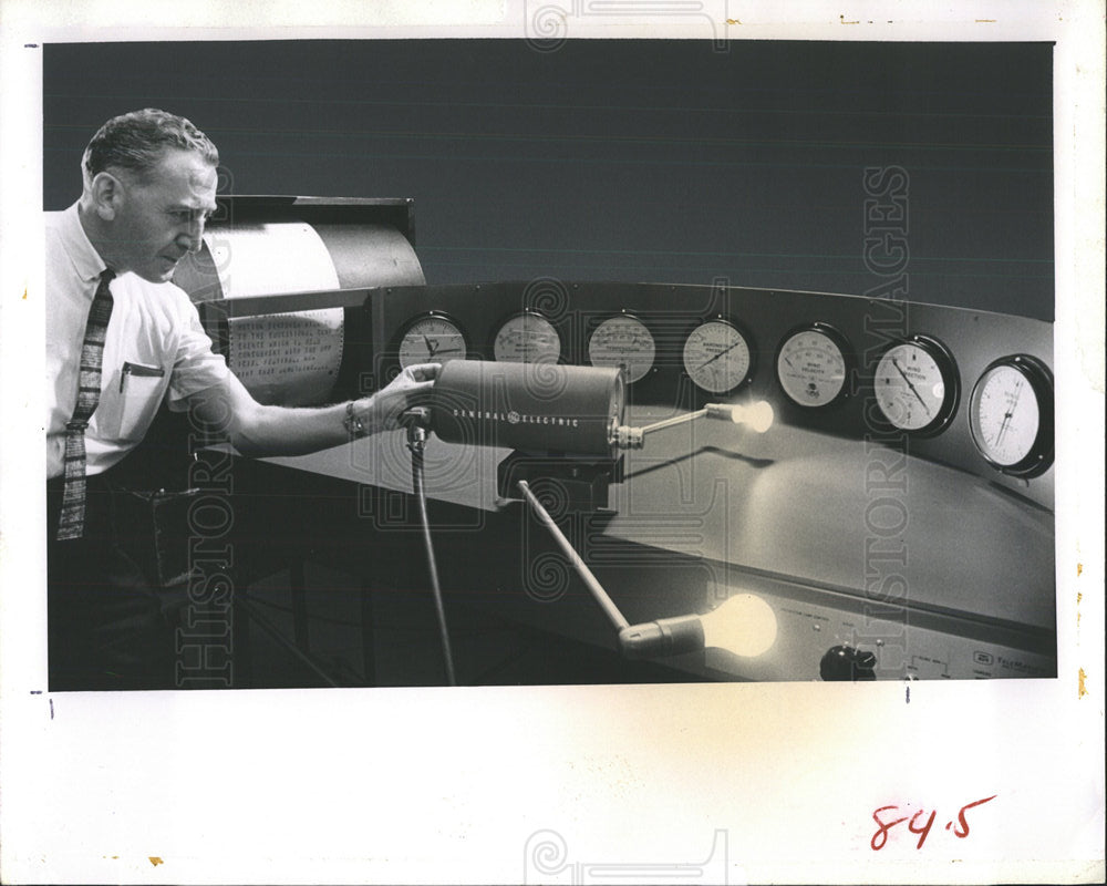 1965 Press Photo Bill Codding Television Weather Man - Historic Images