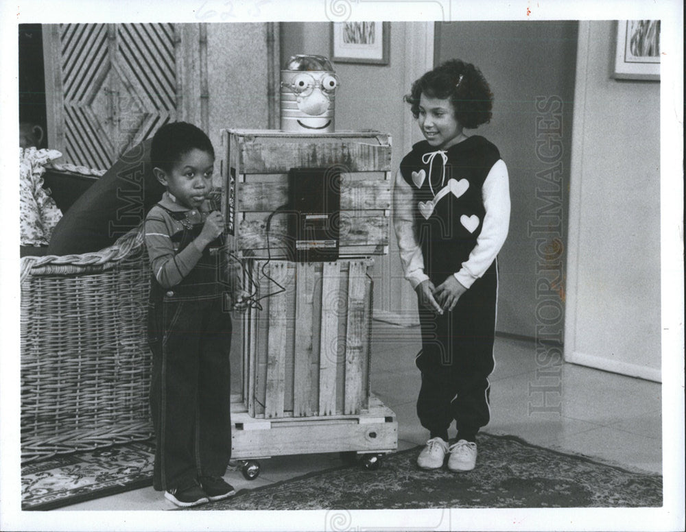 1984 Press Photo Actors Emmanuel Lewis &amp; LaGloria Scott - Historic Images