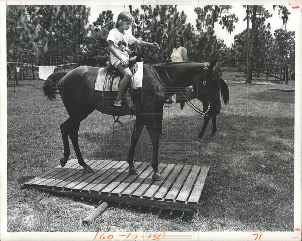 1973 Press Photo ROSEMARY MARTIN TAMI  HORSE FARM - Historic Images