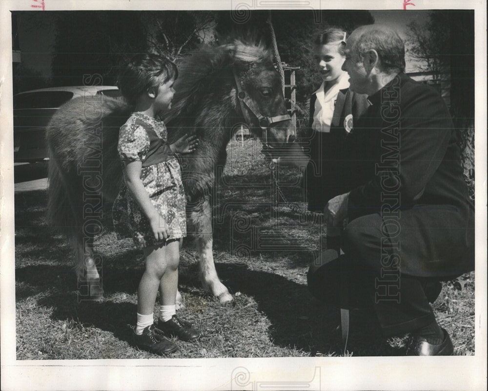 1976 Press Photo Father Roman S. Gromala &amp; Minihorse - Historic Images