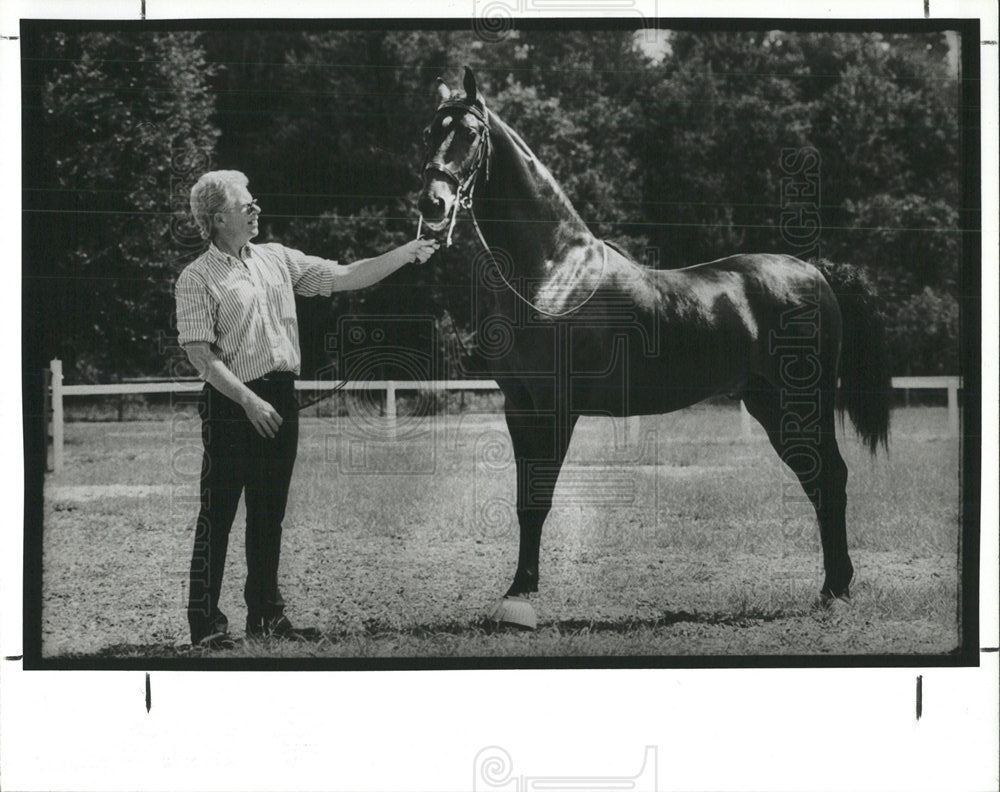 1990 Press Photo GERALD MOORES HORSE PROWLER FARM - Historic Images