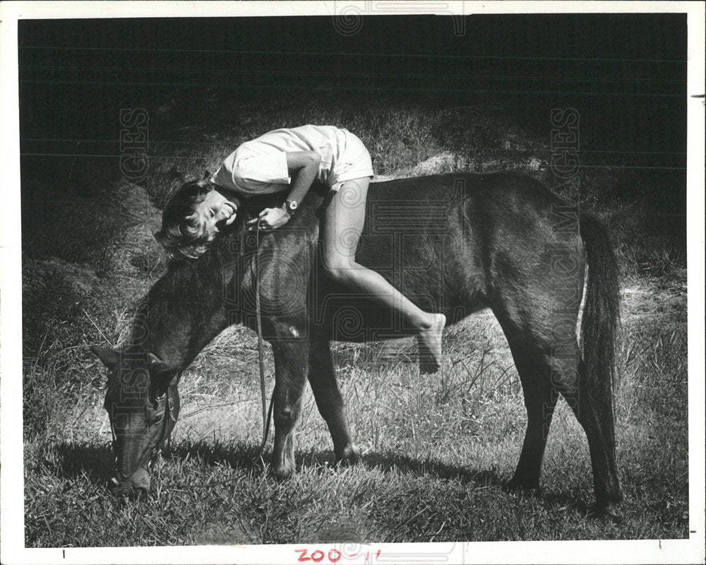 1980 Press Photo Yauna Branner &amp; Her Pony Illusion - Historic Images