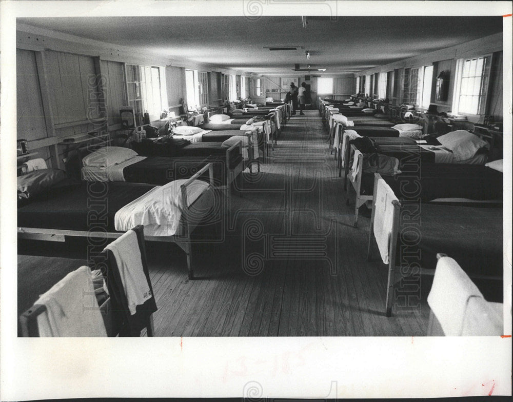 1976 Press Photo inmates housed barracks cells - Historic Images