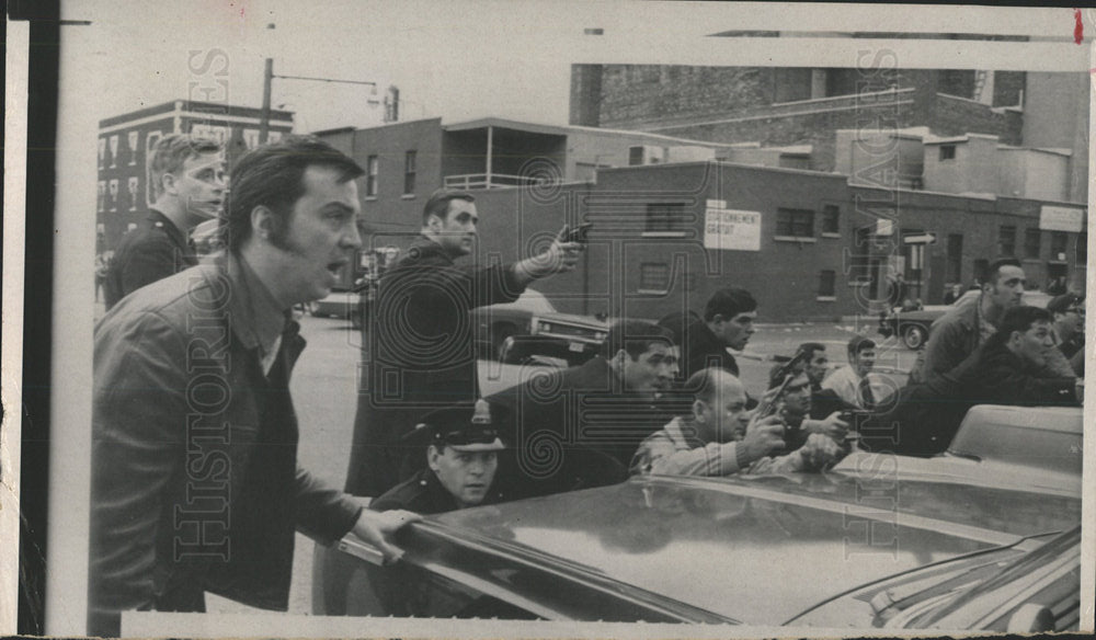 1969 Press Photo Montreal Prisoners Manhunt - Historic Images