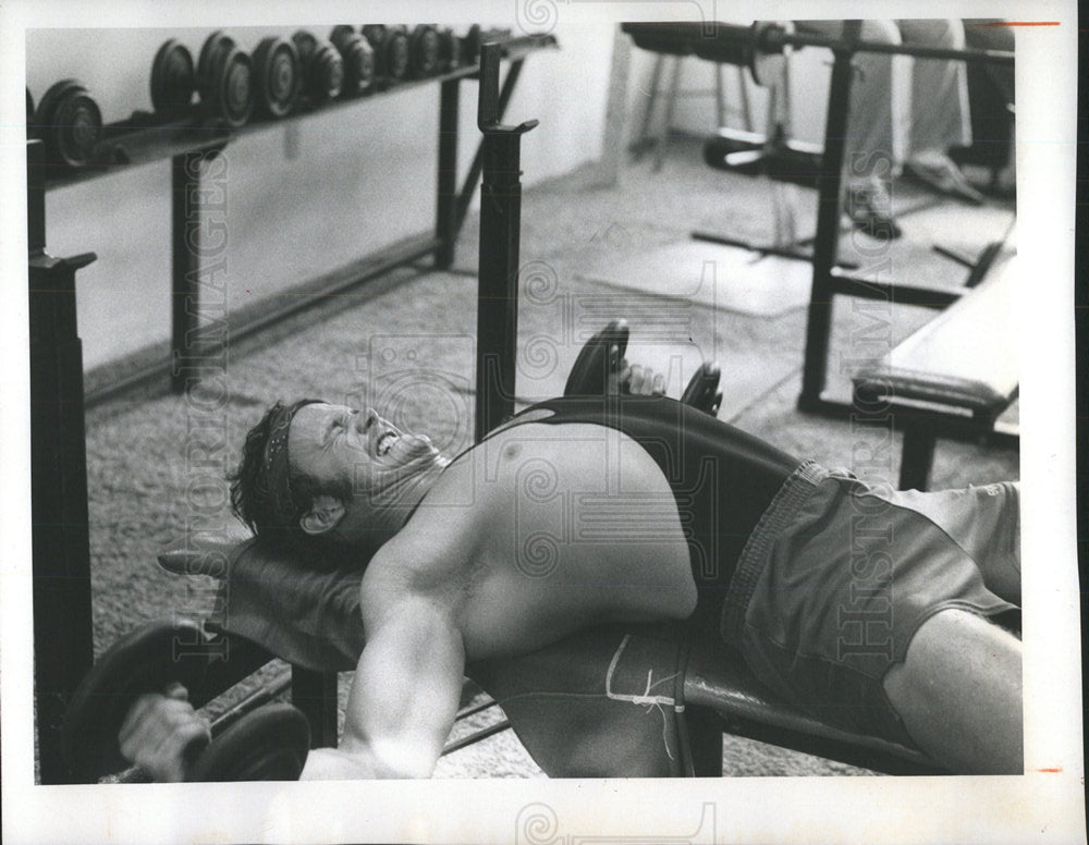 1980 Press Photo Fred McCormick Lawrence Pope Popes Gym - Historic Images